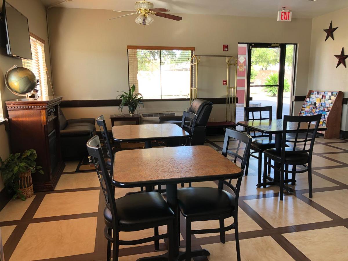 Super 8 By Wyndham Houston/i-10/federal Road Houston