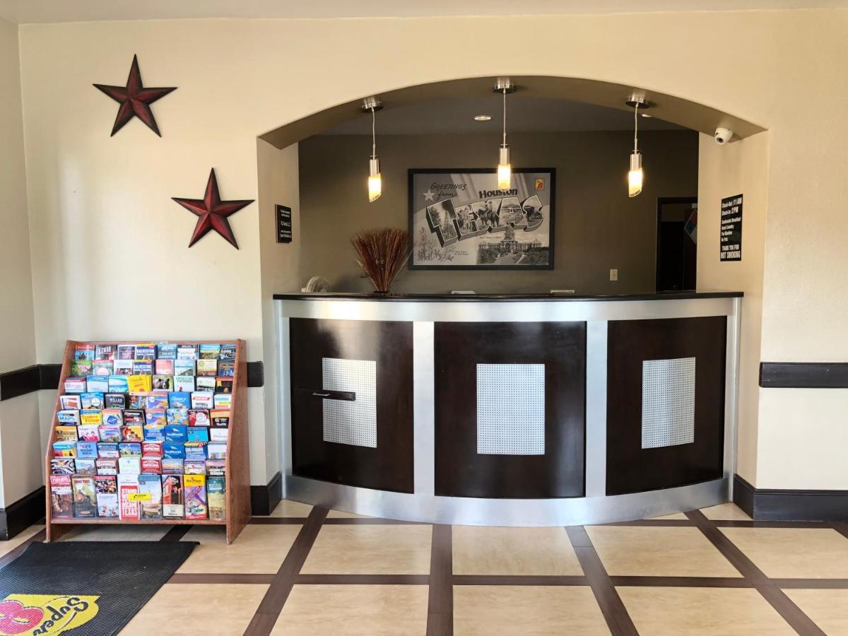 Hotel Super 8 By Wyndham Houston/i-10/federal Road 2*