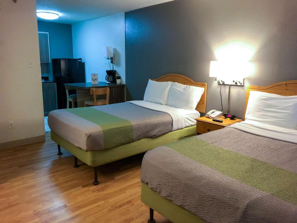 Hotel 6-houston, Tx - Westchase Houston
