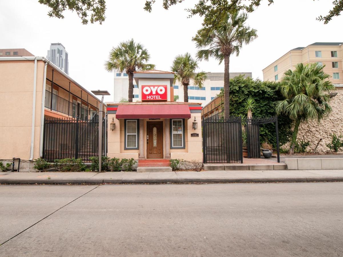 Oyo & Galleria 2*