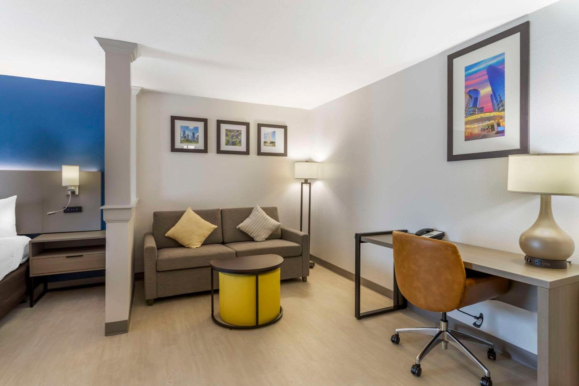 Comfort & Fm1960-champions Hotel Houston