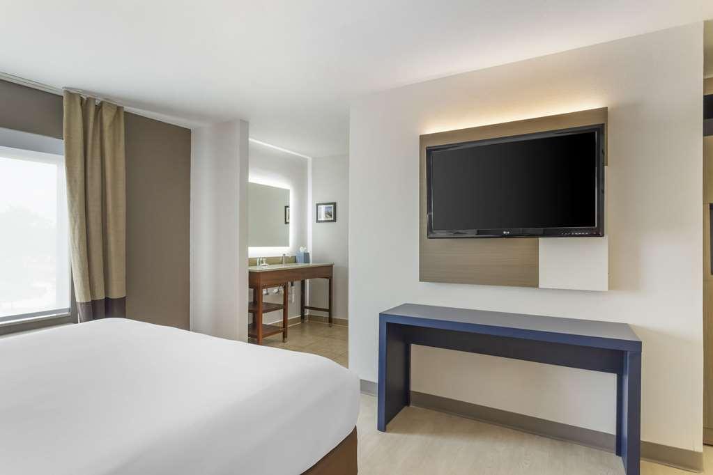 Comfort & Fm1960-champions Hotel Houston