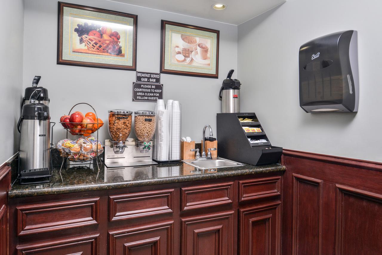 Americas Value Medical Center Downtown 2*