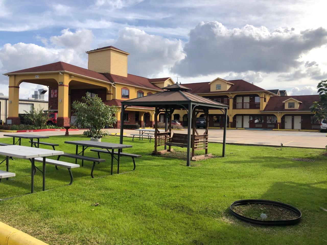 Raintree And Motel
