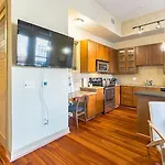 The Luxury Suites Of Houston
