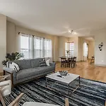 The Luxury Suites Of Houston