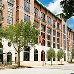 Entire Modern Downtown Apartment Ideal For Long-Term Stays