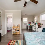 Cozy Studio In The Downtown/Montrose Area