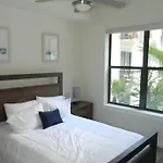 Entire Modern Downtown Apartment Ideal For Long-Term Stays