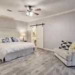 Quiet West Houston Home With Patio, Walk To Shops!
