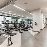 Peaceful Suite With Full Amenities And Uh Nearby
