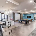 Peaceful Suite With Full Amenities And Uh Nearby