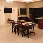 Mcgowen Street Airbnb With Laundry Room