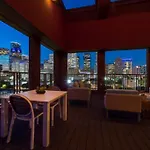 Spacious Luxury Unit Located In Downtown Houston!