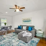 Universal Apartment At East Downtown