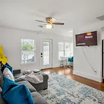 Universal Apartment At East Downtown