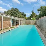 Home For Summer With Pool, Pool Table, Outdoor Kitchen,Patio And Balcony