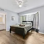 Home For Summer With Pool, Pool Table, Outdoor Kitchen,Patio And Balcony
