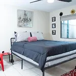 Cozy Studio In The Downtown/Montrose Area