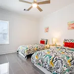 Cute Cozy House Close To Major Sporting Events And Restaurants