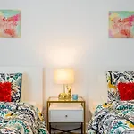 Cute Cozy House Close To Major Sporting Events And Restaurants