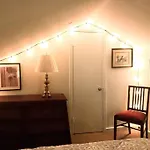Treehouse Attic Unit In Historical Montrose