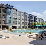Lux, Lavish And Spacious 2/2 W/ Rental Car Option