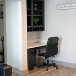 Midtown Unit Sleeps 6+ With A Massive Garden Tub