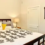 Montrose Place #4 - 1 Bedroom - Walk To Menil, Ust, Rice, Med Center, Museums, Metro Rail, Bars, Coffee Shops