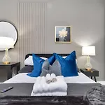 The Suite Spot! Downtown Skyline Views! Sleeps 12