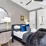 The Suite Spot! Downtown Skyline Views! Sleeps 12