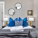 The Suite Spot! Downtown Skyline Views! Sleeps 12