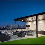 Luxurious Unit In Downtown Houston With Poolside View