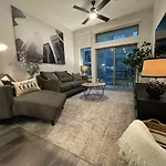 Luxurious Unit In Downtown Houston With Poolside View