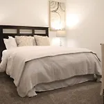 Luxurious Unit In Downtown Houston With Poolside View