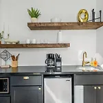 Boho Lodge Studio @ East Downtown