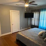 2Nd Level Duplex, Downtown Houston Near Toyota Center, Smoking Allowed On Balcony!