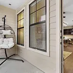 New! King Bed Trendy 1 Bedroom Resort Style W/ Pool