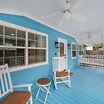 Blue Bungalow In Houston Heights! Walkable To Popular Bars