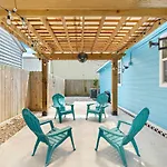 Blue Bungalow In Houston Heights! Walkable To Popular Bars