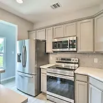 Pet-Friendly Houston Townhome With Fenced Yard
