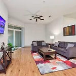 Stylish Open Concept Apt With King Bed, Walking Distance From Nrg Texans Stadium, 1 Mile To Med Center, Free Parking