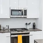 Beautifully Decorated, Modern Downtown Houston Home