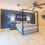 Huge 6 Bedroom With Pool, Spa, 85 Inch Tv, Game Room