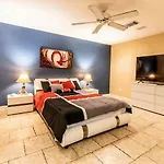 Huge 6 Bedroom With Pool, Spa, 85 Inch Tv, Game Room