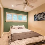 Huge 6 Bedroom With Pool, Spa, 85 Inch Tv, Game Room