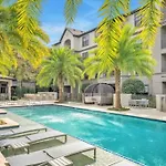Your Warm Spacious Unit With Pool - Medical Center