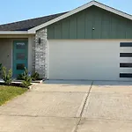 Luxurious 3 Bed Room Home Near Medical Center