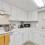 Modern 2 Bedroom Apt In Montrose, Self Check-In