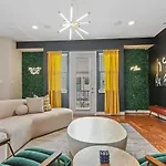 Stay In Style - Mins To Downtown - 5 Beds With Balcony